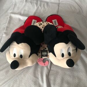 NWT Disney Red and Black Mickey Mouse Slippers
